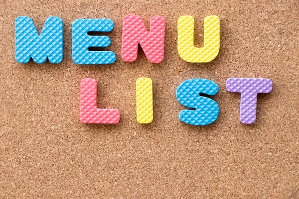 Mantar pano arka plan üzerinde kelime menü listesindeki renk oyuncak köpük alfabesi — Stok fotoğraf