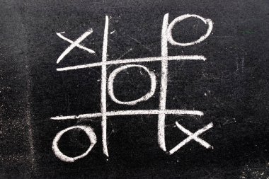 Beyaz renk el Tic tac toe oyun şekil olarak tahta arka plan çizimi