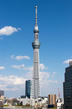 Tokyo, Japonya, Nisan 23,2017 Tokyo skytree, Japonya'da en yüksek kule mavi gökyüzü arka plan ile