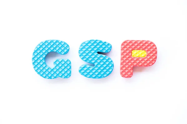 Alfabeto de espuma de brinquedo de cor em palavra GSP (abreviatura de boas práticas de armazenamento ou sistema generalizado de preferências ou produto bruto do estado) no fundo branco — Fotografia de Stock