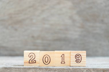 Mektup blok ahşap arka plan kopya alanı ile 2019 Word'de