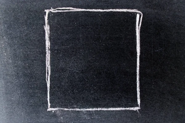 Білий крейдяний малюнок у порожній квадратній формі на чорній дошці backgro — стокове фото