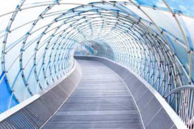 Seul, Güney Kore-21 Ekim 2019: Güney Kore 'deki Anyang sanat parkı Seul' deki Linear Building In The Trees 'in içinde