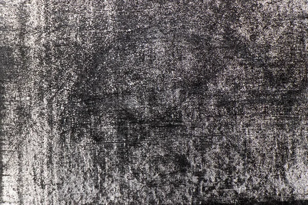 空白黑板背景上带有复制空间的卷曲白色粉笔纹理 — 图库照片