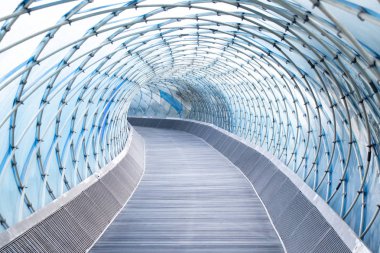 Seul, Güney Kore-21 Ekim 2019: Güney Kore 'deki Anyang sanat parkı Seul' deki Linear Building In The Trees 'in içinde