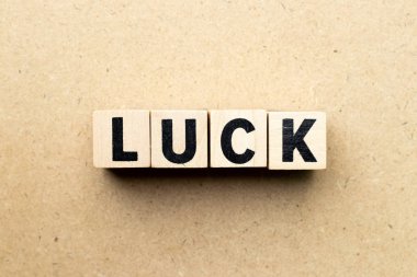 Tahta arka planda kelime şansı bloğu