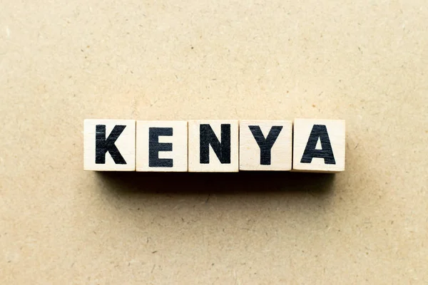 Bloco carta em palavra kenya no fundo de madeira — Fotografia de Stock