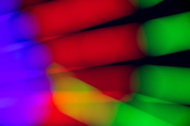 Soyut çok renkli floresan siyah arka plan üzerine