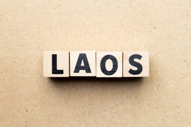 Tahta zemin üzerinde Laos harfleriyle blok