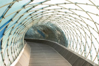 Seul, Güney Kore-21 Ekim 2019: Güney Kore 'deki Anyang sanat parkı Seul' deki Linear Building In The Trees 'in içinde