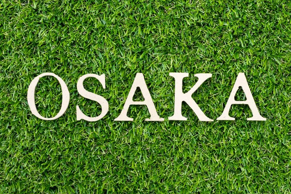 Letra Del Alfabeto Madera Palabra Osaka Sobre Hierba Verde Fondo —  Fotos de Stock