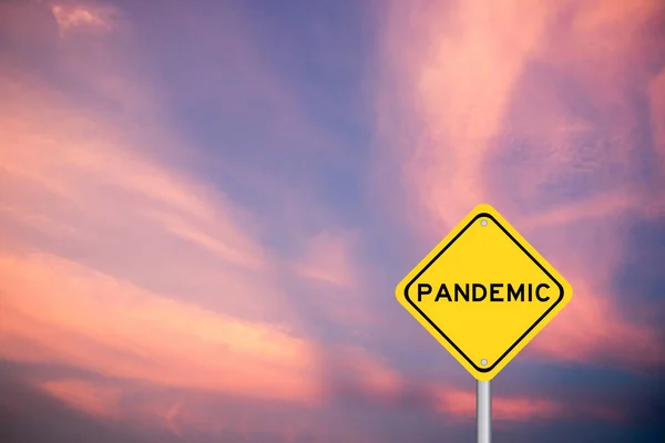Señal Amarilla Transporte Con Pandemia Palabras Sobre Fondo Cielo Violeta — Foto de Stock