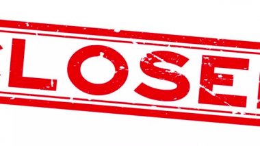 Grunge kırmızı kelime kapalı kare kauçuk mühür beyaz arkaplanda yakınlaştır