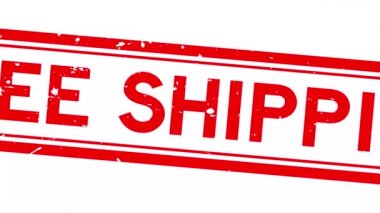 Grunge kırmızı ücretsiz kargo sözcüğü kare kauçuk mühür beyaz arkaplanda yakınlaştır