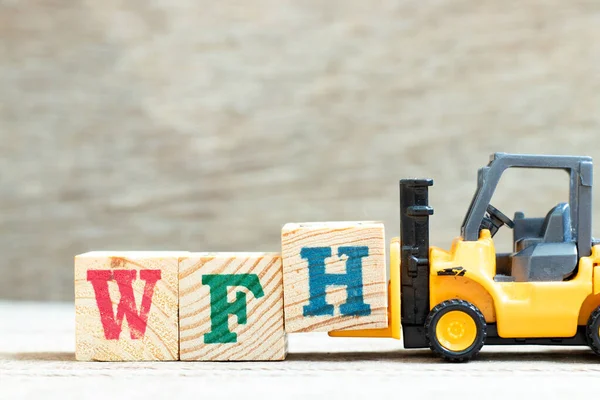 Spielzeuggabelstapler Halten Buchstabenblock Das Wort Wfh Arbeit Von Hause Aus — Stockfoto