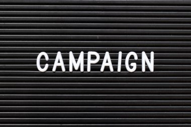 Beyaz alfabeli siyah keçeli tahta kelime kampanyası geçmişi