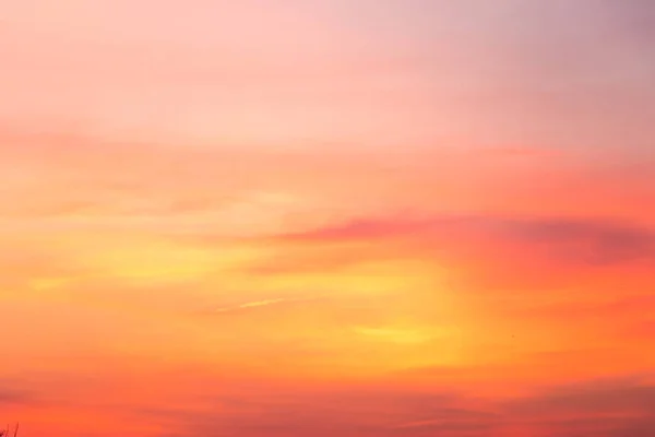 Krásná Barva Světlá Obloha Mrakem Pozadí Západu Slunce — Stock fotografie
