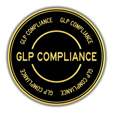 Beyaz arkaplanda GLP (İyi Laboratuar Uygulaması) sözcüğüyle siyah ve altın renkli yuvarlak etiket