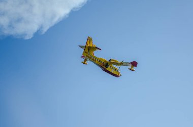 Roma, İtalya - Temmuz 2017: Yangın söndürme uçak 