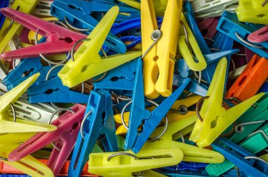 plastik mandalları giysiler