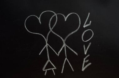 Bir kara tahta üzerinde beyaz tebeşir yazıt olduğunu: seviyorum