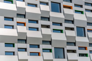 Lviv, Ukrayna - Nisan 2018: Cephe, windows ile modern bir bina