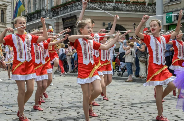 Lviv Ukrajna Május 2018 Ban Gyermekek Népviseletet Felvonulás Belvárosban — Stock Fotó