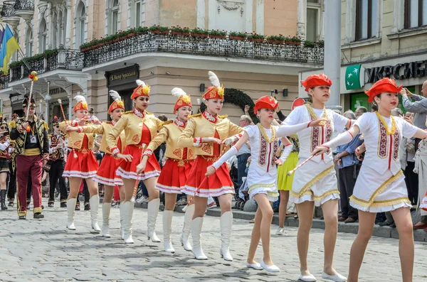 Lviv Ukraina Maj 2018 Grupp Flickor Festliga Kostymer Till Paraden — Stockfoto