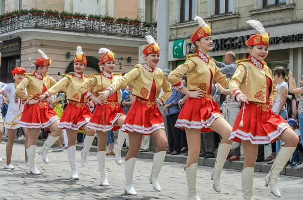 Lviv Ukraine May 2018 Group Girls Festive Costumes Parade Center — Stock Photo, Image