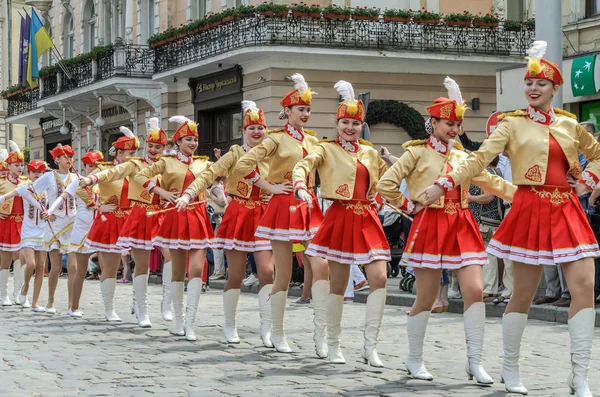 Lwów Ukraina Maja 2018 Grupa Dziewcząt Stroje Przejdź Parady Centrum — Zdjęcie stockowe
