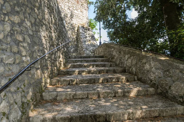 Старинные Каменные Ступени Лестнице Древней Крепости — стоковое фото