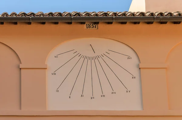 Roma Włochy Lipiec 2019 Antyczny Zegar Słoneczny Ścianie Domu — Zdjęcie stockowe