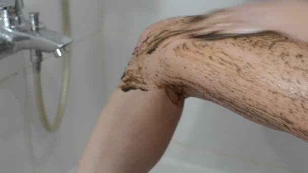 Junge Charmante Sexy Mädchen Macht Kaffee Fußpeeling Badezimmer — Stockvideo