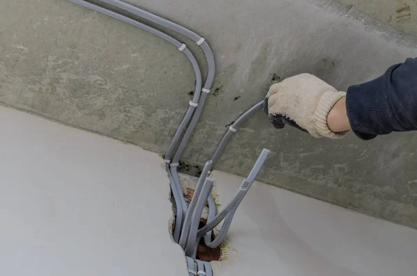 Work Electrician Installs New Wiring Wall — Stock Photo, Image