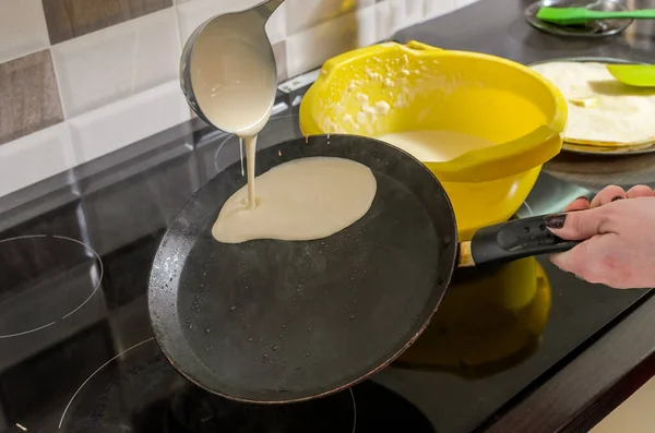 Culinary Cook Fries Pancakes Pan Induction Stove — Stock Photo, Image