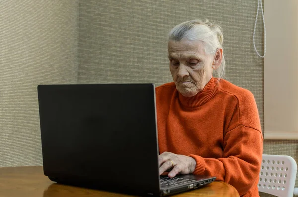 Літня Жінка Бабуся Ноутбуці — стокове фото