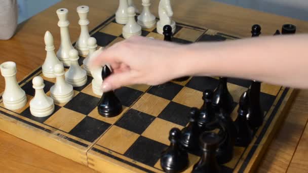 Little Girl Kid Plays Chess Mom — Stock Video