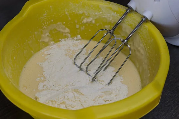 Electric mixer whisk flour dough