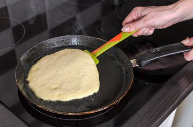 Krepler tencerede kızartılır.