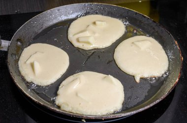 Krepler tencerede kızartılır.