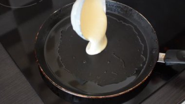 Krepler tencerede kızartılır.