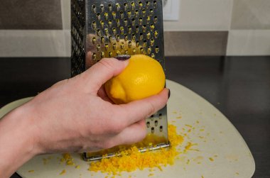 Metal rendeyle rendelenmiş limon tadı