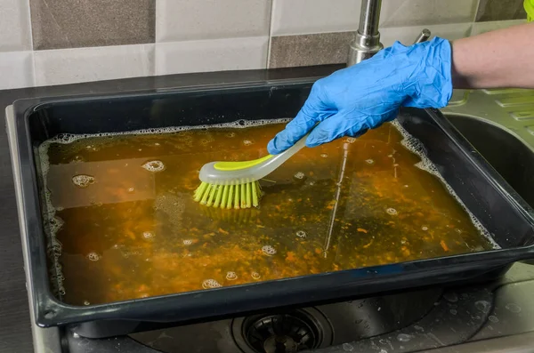 Housekeeper Washes Baking Dish Dishwashing Liquid — Stock Photo, Image