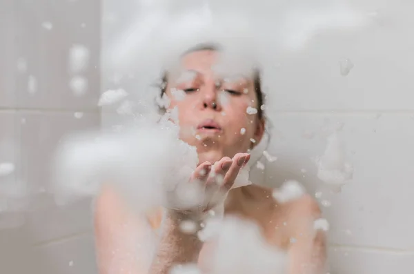Young Charming Girl Bathes Bathtub Foam Blows Foam Blowing Bubbles — Stock Photo, Image