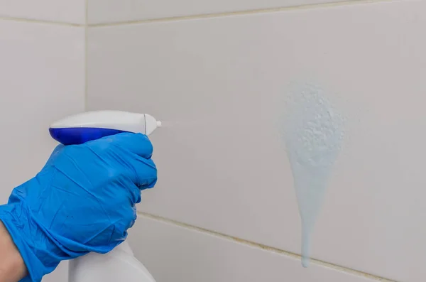 Housekeeper Cleans Bathroom Household Chemicals — Stock Photo, Image