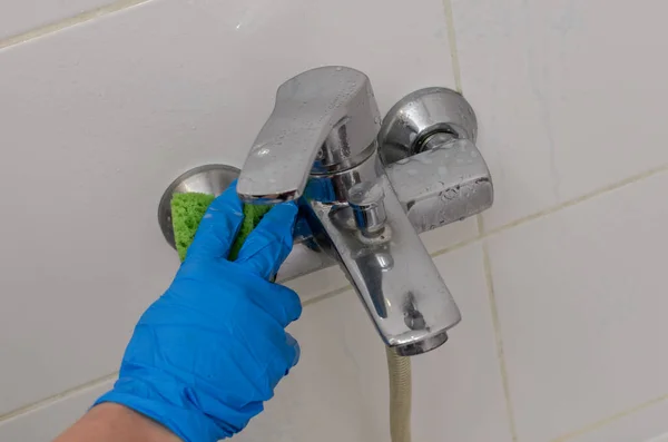 Housekeeper Cleans Bathroom Household Chemicals — Stock Photo, Image