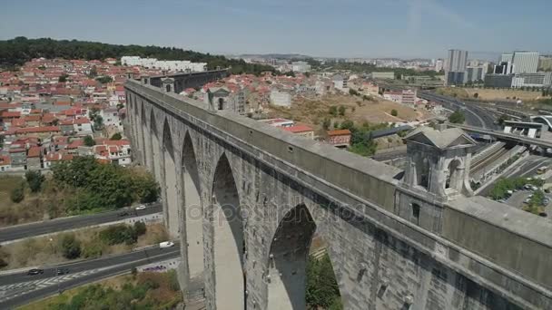 Dag Lisbon Akvedukt Fria Vatten Trafik Väg Antenn Panorama Portugal — Stockvideo