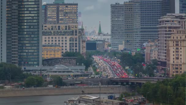 Crépuscule moscou ville trafic riverain nouvelle arbat rue toit panorama 4k russie — Video