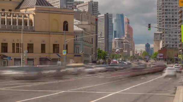 Slunečný den Moskva slavné nový arbat provoz pouliční panorama města 4 k čas zanikla Rusko — Stock video