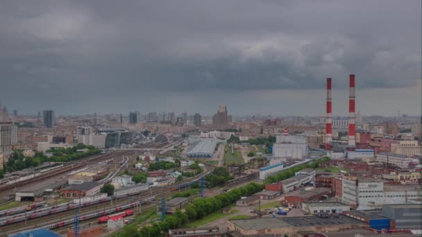 Storm hemel Moskou stad industriële spoorwegen district luchtfoto panorama 4 k tijd vervallen Rusland — Stockvideo